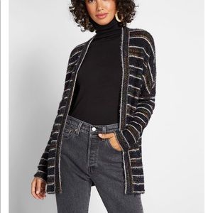 ⭐️Closet Closing Price⭐️ Fuzzy Sweater